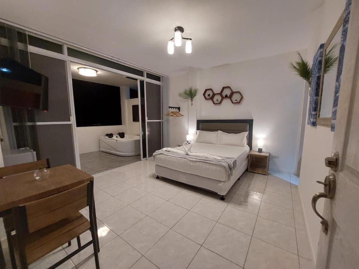Bonsai Jacuzzi Suites Panglao Exterior foto